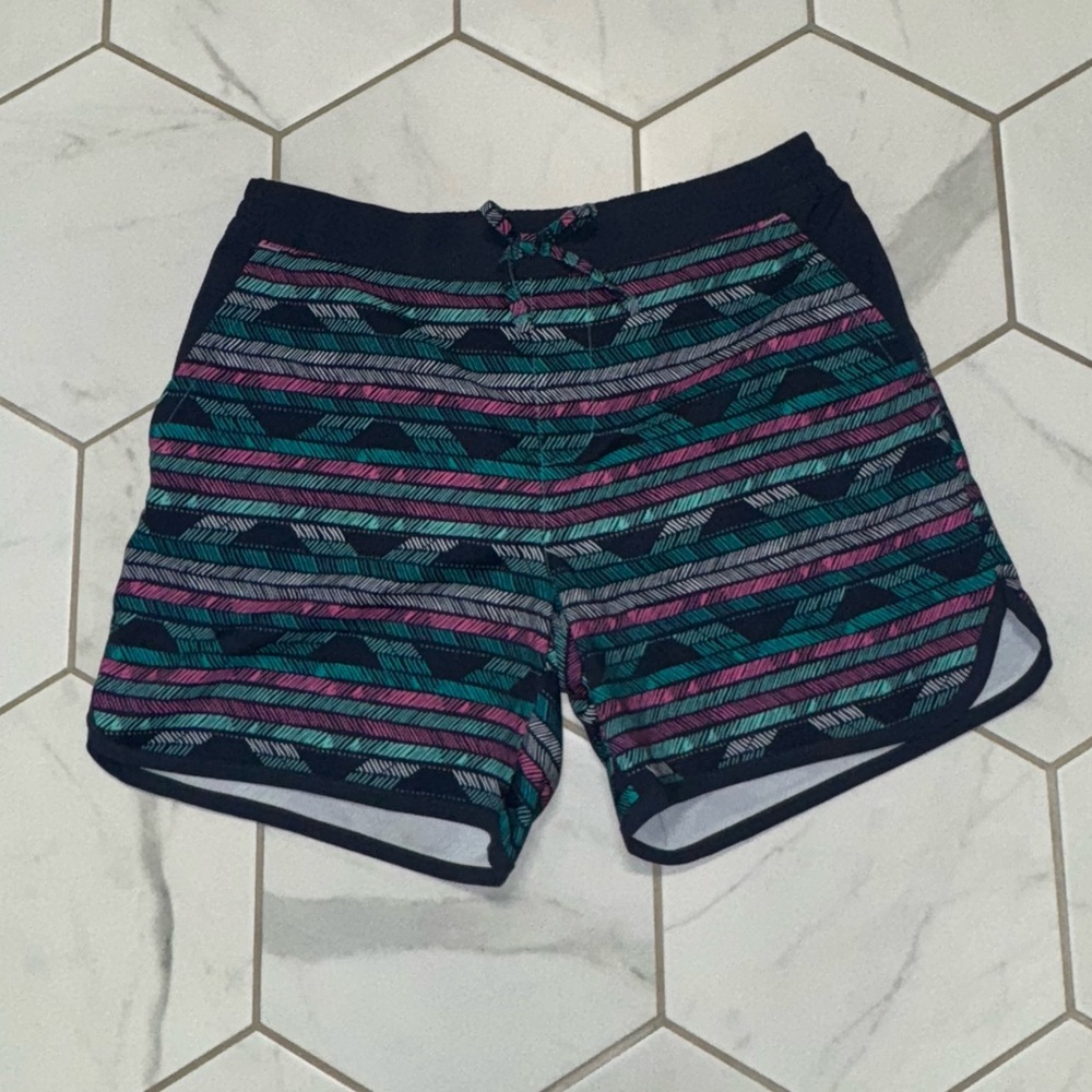 Columbia Board Shorts Girls Sz Large (14/16)Omni Shade Blue Pink Aztec Stripes‎